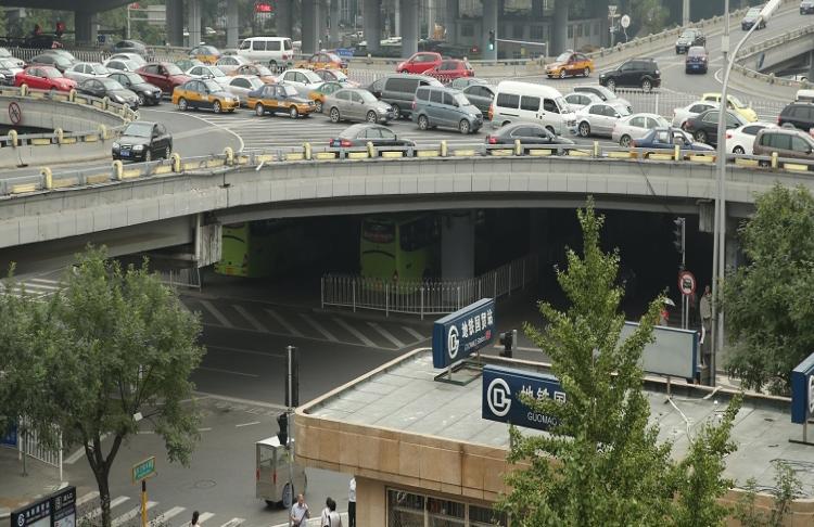 China traffic. Photo: Wu Zhiyi / World Bank Heavy traffic at a major junction in Beijing, China